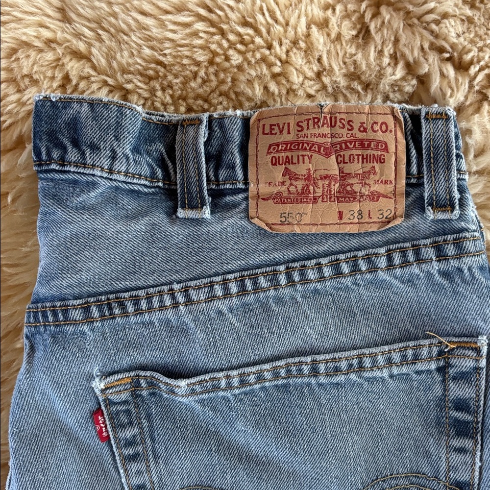 Vintage Levi’s 550 Jeans - Picture 2 of 12
